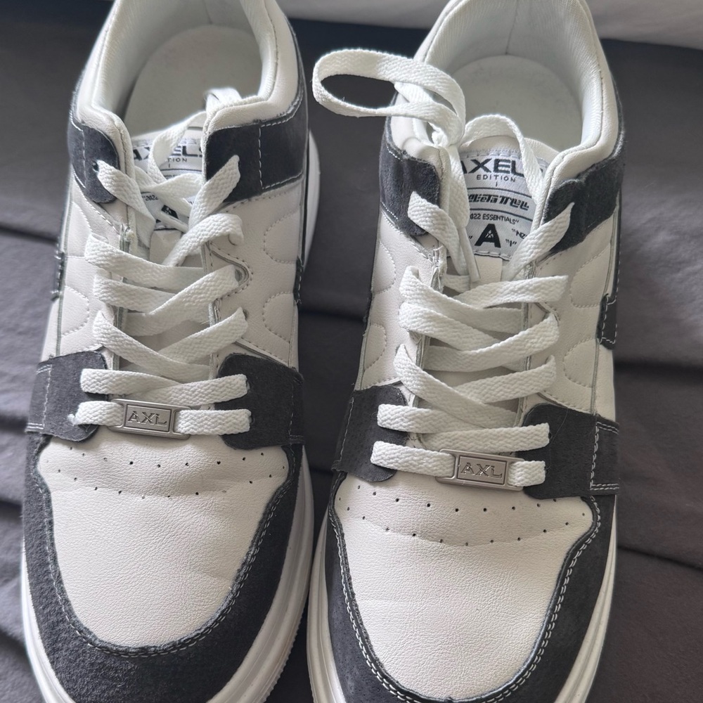 Max Edition Men's Black and White Athletic Shoes